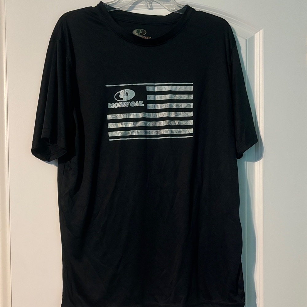 Mossy Oak Black and White Graphic Dry-Fit Tee